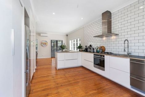 Photo of property in 62 Oxford Street, Tawa, Wellington, 5028