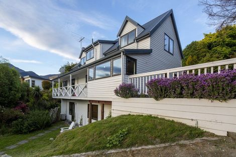 Photo of property in 78 Cedar Drive, Kelvin Heights, Queenstown, 9300
