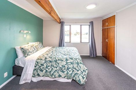 Photo of property in 24 Selwyn Crescent, College Estate, Whanganui, 4500