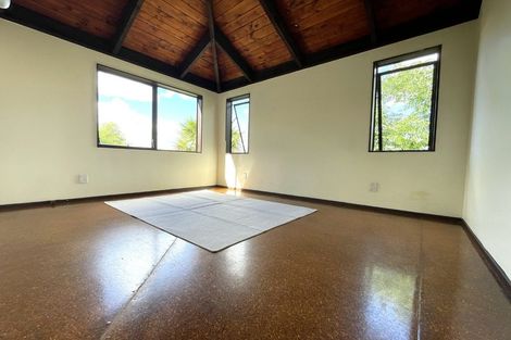 Photo of property in 1/64 Mirrabooka Avenue, Botany Downs, Auckland, 2010