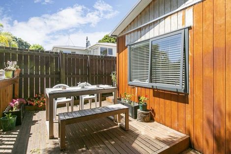 Photo of property in 7 Minaret Drive, Bucklands Beach, Auckland, 2014