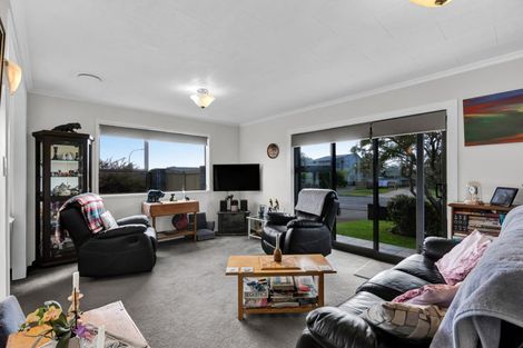 Photo of property in 25 Puketotara Street, Highlands Park, New Plymouth, 4312
