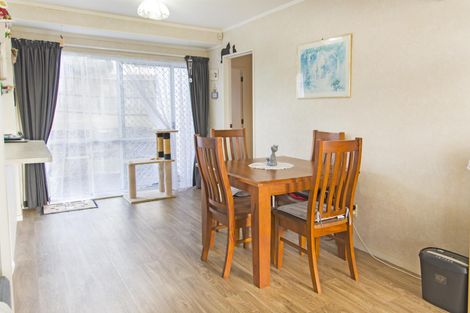 Photo of property in 8 Bernina Place, Weymouth, Auckland, 2103