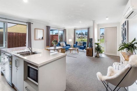 Photo of property in 36 Shillingford Boulevard, Rolleston, 7615