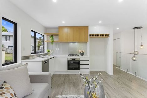 Photo of property in 10f Ballial Place, West Harbour, Auckland, 0618