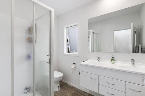 Photo of property in 28 Arahanga Grove, Maupuia, Wellington, 6022