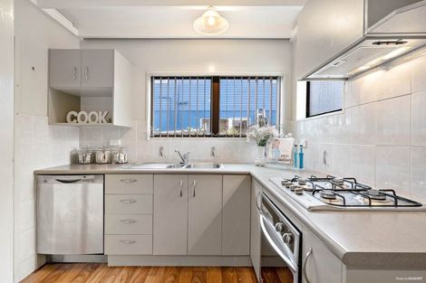 Photo of property in 46 Hobsonville Road, West Harbour, Auckland, 0618