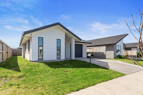 Photo of property in 44 Hills View Drive, Papamoa, 3118