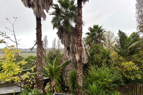 Photo of property in 60-62 Exmouth Road, Northcote, Auckland, 0627