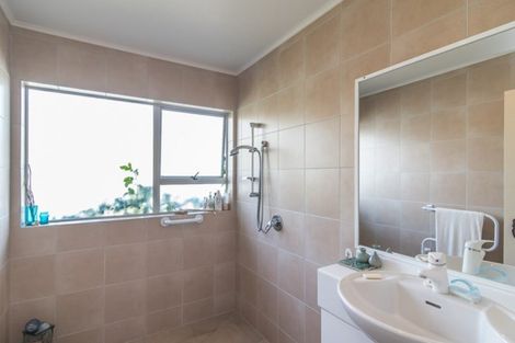 Photo of property in 52 Rewarewa Crescent, Waikanae, 5036