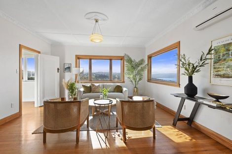 Photo of property in 86 Nicholson Road, Khandallah, Wellington, 6035