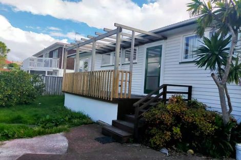 Photo of property in 5 Bodi Place, Te Atatu South, Auckland, 0610