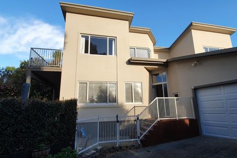 Photo of property in 21 Springwater Vale, Unsworth Heights, Auckland, 0632