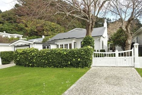 Photo of property in 18 Nikau Street, Eastbourne, Lower Hutt, 5013