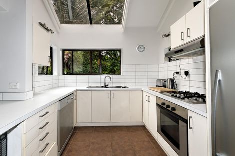 Photo of property in 5 Woontons Lane, Titirangi, Auckland, 0604