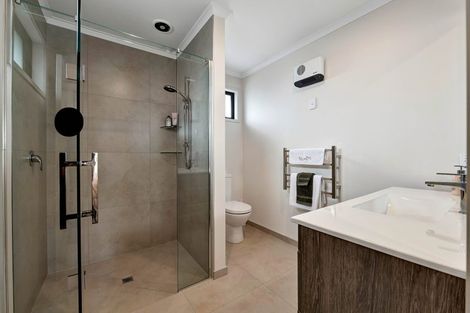 Photo of property in 425 Mangorei Road, Highlands Park, New Plymouth, 4312