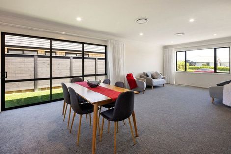 Photo of property in 44 Norfolk Drive, Cambridge, 3434