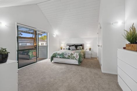 Photo of property in 906a East Coast Road, Northcross, Auckland, 0630