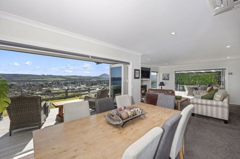 Photo of property in 18 Peregrine Place, Kinloch, Taupo, 3377