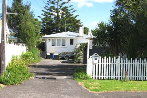 Photo of property in 13 Ward Crescent, Te Atatu Peninsula, Auckland, 0610