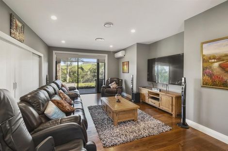 Photo of property in 21 Imperial Place, Flat Bush, Auckland, 2019