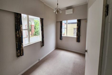 Photo of property in 96 Derwent Street, Island Bay, Wellington, 6023