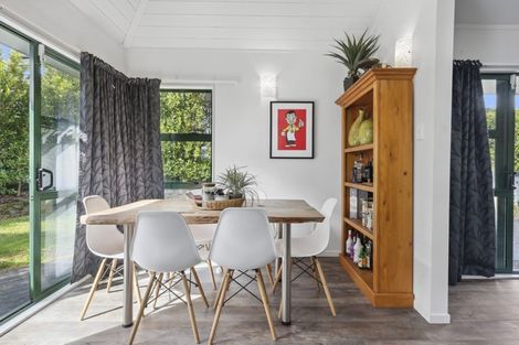 Photo of property in 906a East Coast Road, Northcross, Auckland, 0630