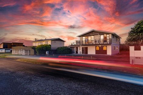 Photo of property in 21 Hartley Street, Foxton Beach, Foxton, 4815