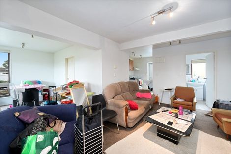 Photo of property in 1 Cron Avenue, Te Atatu South, Auckland, 0610