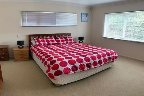 Photo of property in 5 Heyington Way, East Tamaki Heights, Auckland, 2016