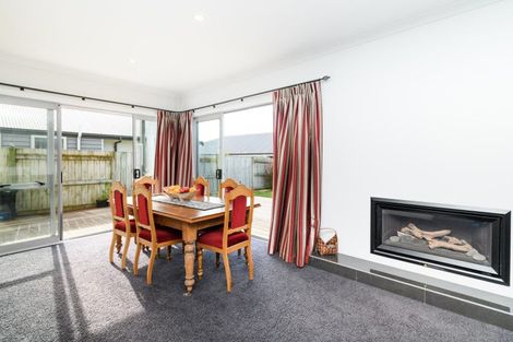 Photo of property in 4 Saint Heliers Grove, Fitzherbert, Palmerston North, 4410