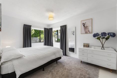 Photo of property in 1/10 Atlantis Place, Totara Vale, Auckland, 0629