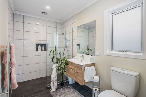 Photo of property in 166 Mark Avenue, Grenada Village, Wellington, 6037