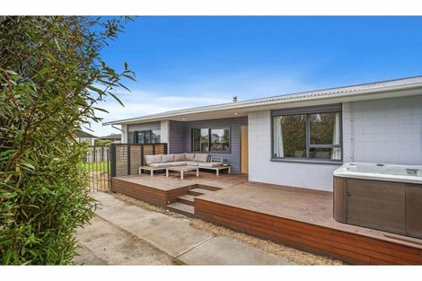 Photo of property in 135 Queenspark Drive, Parklands, Christchurch, 8083