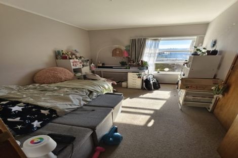 Photo of property in 1/15 Woodall Place, Totara Vale, Auckland, 0627