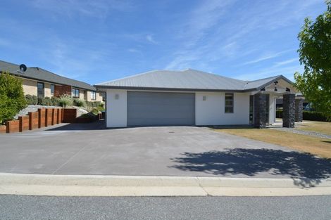 Photo of property in 4 Avalanche Place, Wanaka, 9305