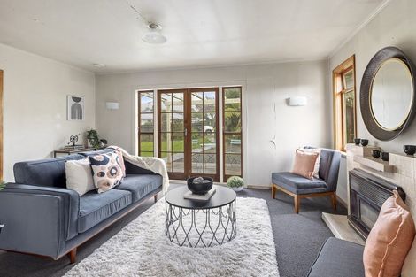 Photo of property in 17 Kereru Bend, Tawa, Wellington, 5028