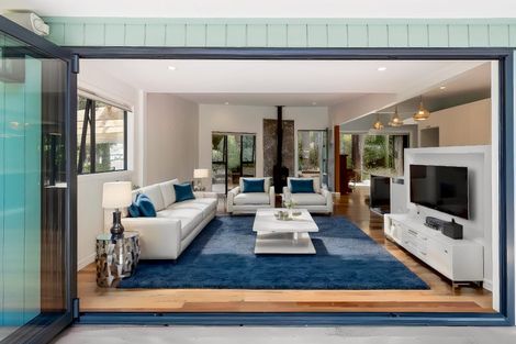 Photo of property in 44 Hollywood Avenue, Titirangi, Auckland, 0604