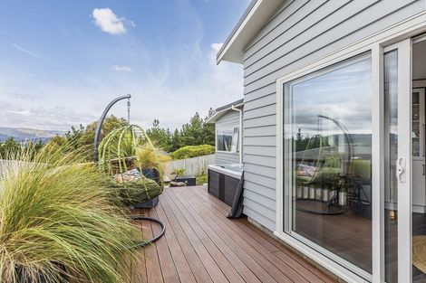Photo of property in 152 Endeavour Drive, Whitby, Porirua, 5024