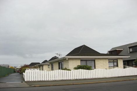 Photo of property in 157 Macandrew Road, South Dunedin, Dunedin, 9012