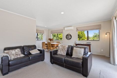 Photo of property in 2/12 Segedin Place, Glenfield, Auckland, 0629