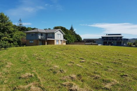 Photo of property in 19 Karoro Road, One Tree Point, 0118