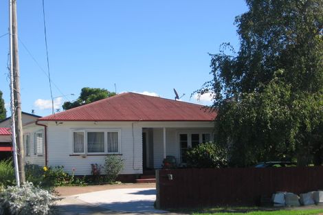Photo of property in 28 Binsted Road, New Lynn, Auckland, 0600
