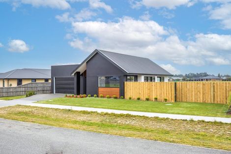 Photo of property in 18 Plover Avenue, Amberley, 7410