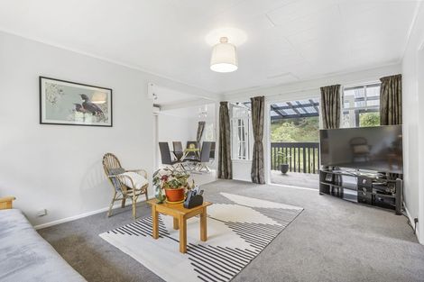 Photo of property in 673 West Coast Road, Oratia, Auckland, 0604