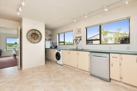 Photo of property in 44 Links View Drive, Omokoroa, 3114