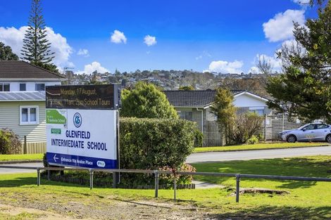 Photo of property in 3/2 Bentley Avenue, Glenfield, Auckland, 0629