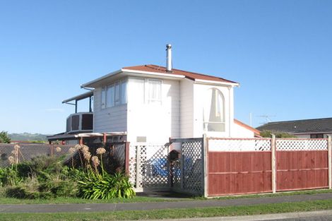 Photo of property in 12 Morning View, Titahi Bay, Porirua, 5022