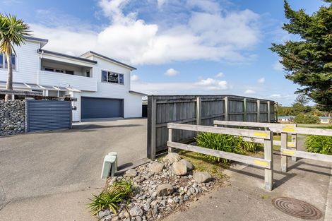 Photo of property in 61 Quadrant Heights, Paraparaumu, 5032