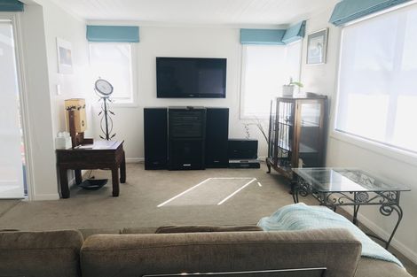 Photo of property in 23a Bournemouth Terrace, Murrays Bay, Auckland, 0630